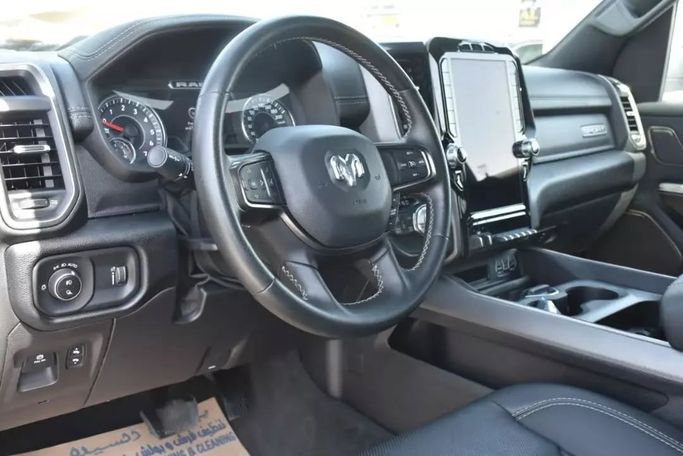 Подержанный RAM 1500 Crew Cab V, 3.6 л, 2022 в Шардже от Alfaris Used Cars Черный цвет. Other | AUTO.AE
