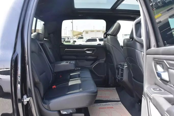 Подержанный RAM 1500 Crew Cab V, 3.6 л, 2022 в Шардже от Alfaris Used Cars Черный цвет. Other | AUTO.AE