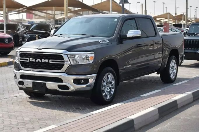 Подержанный RAM 1500 Crew Cab V, 3.6 л, 2022 в Шардже от Alfaris Used Cars Серый цвет. Other | AUTO.AE