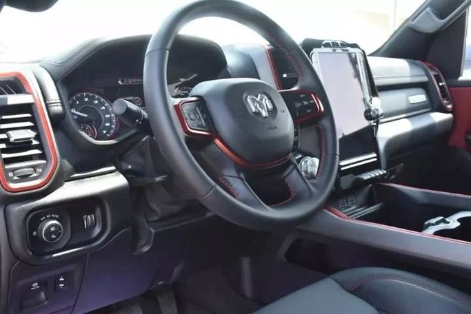 Подержанный RAM 1500 Crew Cab V, 3.6 л, 2022 в Шардже от Alfaris Used Cars Черный цвет. Other | AUTO.AE