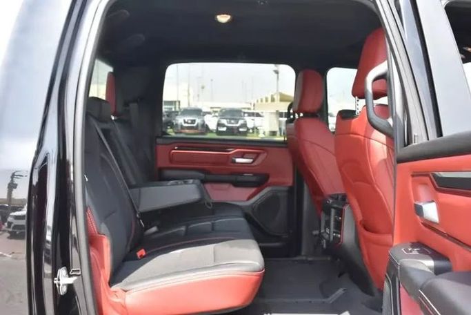 Подержанный RAM 1500 Crew Cab V, 3.6 л, 2022 в Шардже от Alfaris Used Cars Черный цвет. Other | AUTO.AE