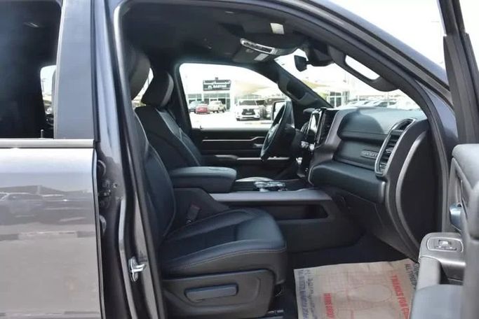 Used RAM 1500 Crew Cab V, 3.6 l, 2022 in Sharjah by Alfaris Used Cars, Grey color. Other | AUTO.AE