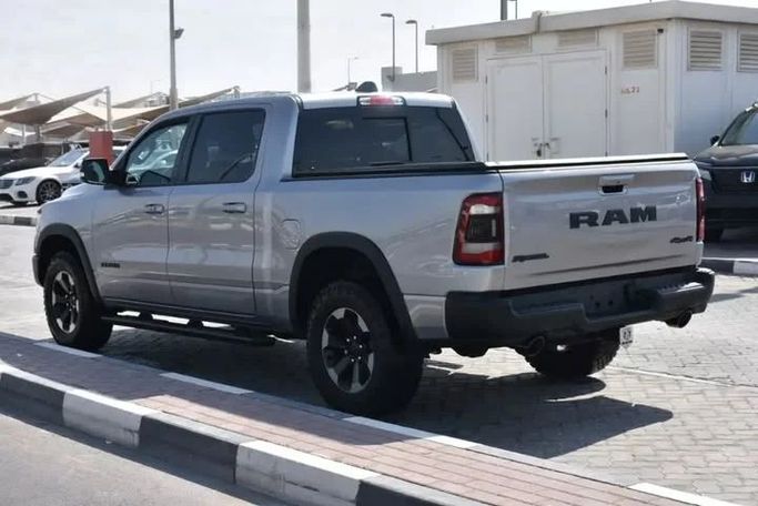 Подержанный RAM 1500 Crew Cab V, 3.6 л, 2019 в Шардже от Alfaris Used Cars Серый цвет. Other | AUTO.AE