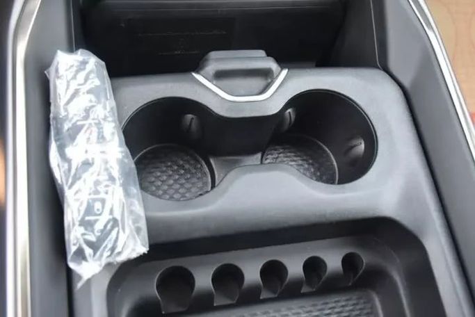 Подержанный RAM 1500 Crew Cab V, 3.6 л, 2021 в Шардже от Alfaris Used Cars Серый цвет. Other | AUTO.AE