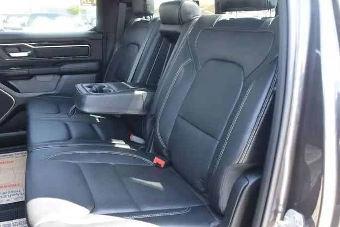 Подержанный RAM 1500 Crew Cab V, 3.6 л, 2021 в Шардже от Alfaris Used Cars Серый цвет. Other | AUTO.AE