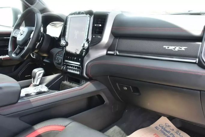 Подержанный RAM 1500 Crew Cab TRX V, 6.2 л, 2021 в Шардже от Alfaris Used Cars Черный цвет. Other | AUTO.AE