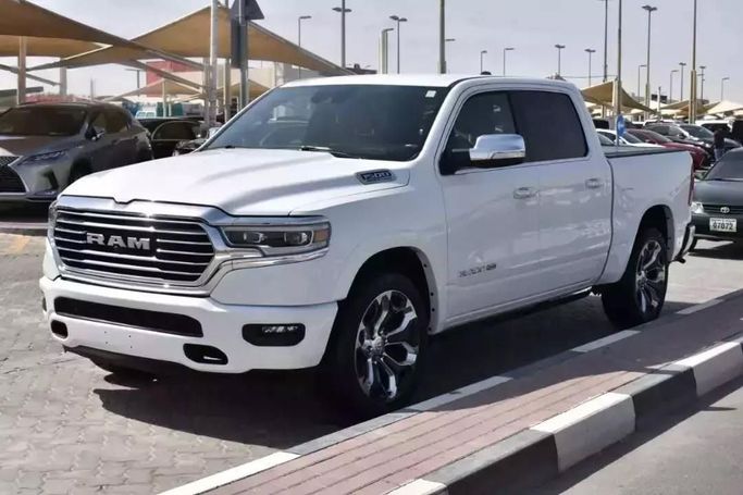Подержанный RAM 1500 Crew Cab V, 3.6 л, 2022 в Шардже от Alfaris Used Cars Белый цвет. Other | AUTO.AE