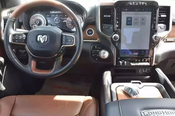 Подержанный RAM 1500 Crew Cab V, 3.6 л, 2022 в Шардже от Alfaris Used Cars Белый цвет. Other | AUTO.AE