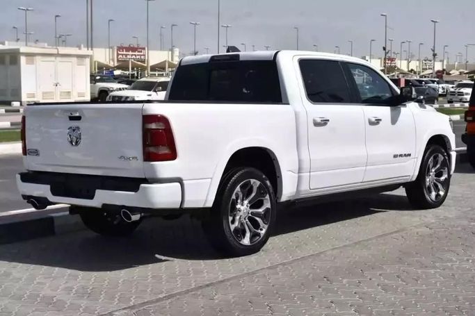 Подержанный RAM 1500 Crew Cab V, 3.6 л, 2022 в Шардже от Alfaris Used Cars Белый цвет. Other | AUTO.AE