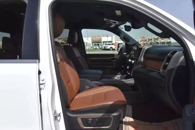 Подержанный RAM 1500 Crew Cab V, 3.6 л, 2022 в Шардже от Alfaris Used Cars Белый цвет. Other | AUTO.AE