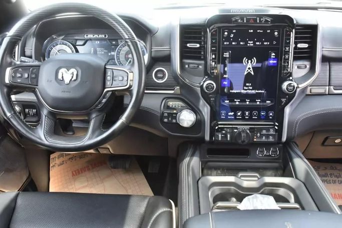 Подержанный RAM 1500 Crew Cab V, 3.6 л, 2021 в Шардже от Alfaris Used Cars Красный цвет. Other | AUTO.AE