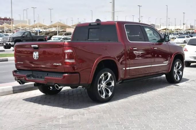 Подержанный RAM 1500 Crew Cab V, 3.6 л, 2021 в Шардже от Alfaris Used Cars Красный цвет. Other | AUTO.AE