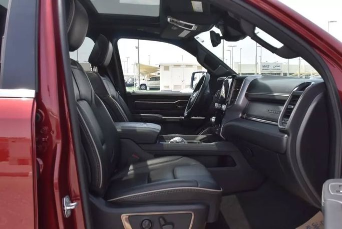 Подержанный RAM 1500 Crew Cab V, 3.6 л, 2021 в Шардже от Alfaris Used Cars Красный цвет. Other | AUTO.AE