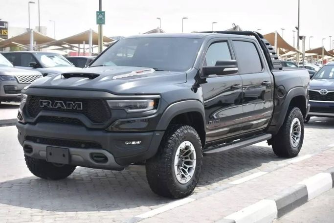 Подержанный RAM 1500 Crew Cab TRX V, 6.2 л, 2021 в Шардже от Alfaris Used Cars Черный цвет. Other | AUTO.AE
