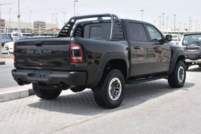 Подержанный RAM 1500 Crew Cab TRX V, 6.2 л, 2021 в Шардже от Alfaris Used Cars Черный цвет. Other | AUTO.AE