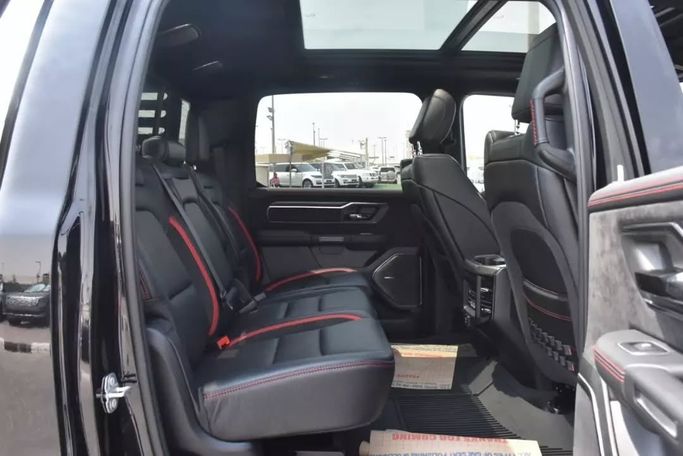 Подержанный RAM 1500 Crew Cab TRX V, 6.2 л, 2021 в Шардже от Alfaris Used Cars Черный цвет. Other | AUTO.AE