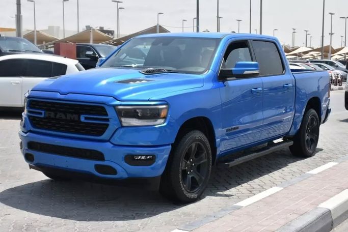 Подержанный RAM 1500 Crew Cab V, 3.6 л, 2022 в Шардже от Alfaris Used Cars Синий цвет. Other | AUTO.AE