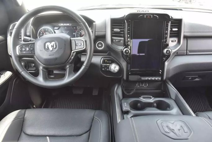 Подержанный RAM 1500 Crew Cab V, 3.6 л, 2022 в Шардже от Alfaris Used Cars Синий цвет. Other | AUTO.AE