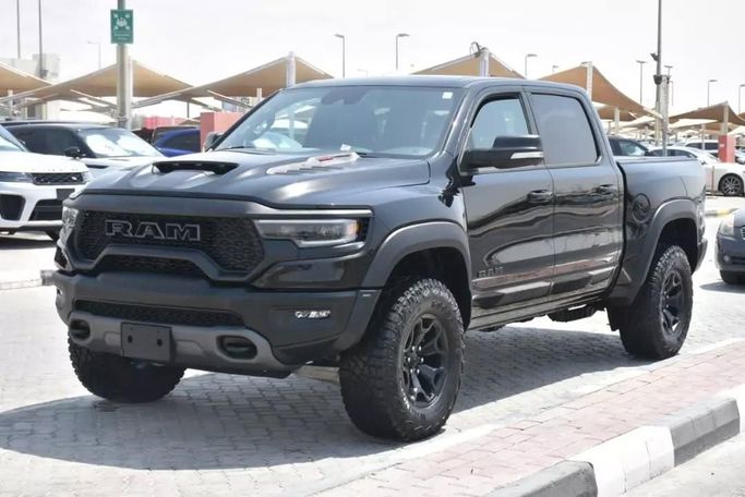 Подержанный RAM 1500 Crew Cab TRX V, 6.2 л, 2022 в Шардже от Alfaris Used Cars Черный цвет. Other | AUTO.AE