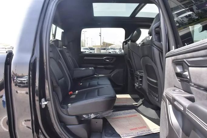 Подержанный RAM 1500 Crew Cab TRX V, 6.2 л, 2022 в Шардже от Alfaris Used Cars Черный цвет. Other | AUTO.AE