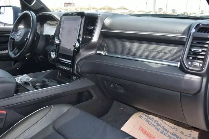 Подержанный RAM 1500 Crew Cab V, 3.6 л, 2022 в Шардже от Alfaris Used Cars Черный цвет. Other | AUTO.AE