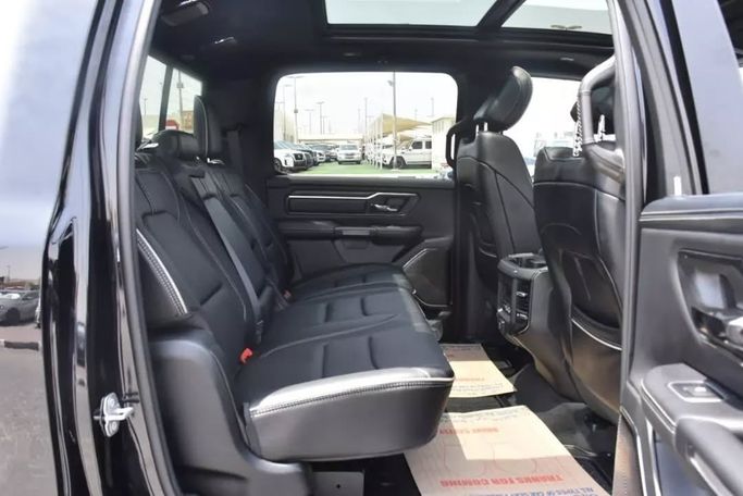 Подержанный RAM 1500 Crew Cab V, 3.6 л, 2022 в Шардже от Alfaris Used Cars Черный цвет. Other | AUTO.AE