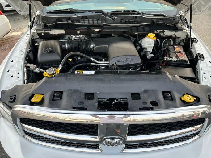 Подержанный RAM 1500 IV (DS/DJ), 3.6 л, 2020 в Шардже от Al Hashal Used Cars Белый цвет. GCC | AUTO.AE