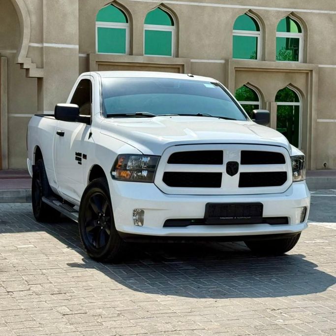 Подержанный RAM 1500 IV (DS/DJ), 5.7 л, 2020 в Шардже от Sarmad Cars Белый цвет. Other | AUTO.AE