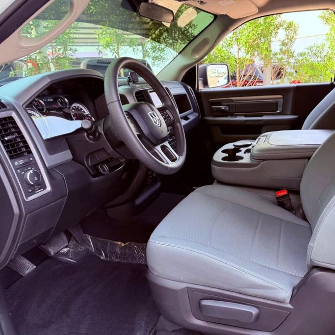 Подержанный RAM 1500 IV (DS/DJ), 5.7 л, 2020 в Шардже от Sarmad Cars Белый цвет. Other | AUTO.AE