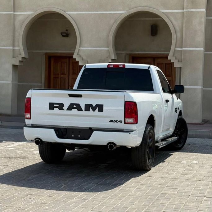 Подержанный RAM 1500 IV (DS/DJ), 5.7 л, 2020 в Шардже от Sarmad Cars Белый цвет. Other | AUTO.AE