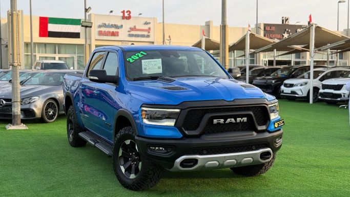 Подержанный RAM 1500 Quad Cab eTorque V, 5.7 л, 2021 в Шардже от Badar Used Cars Синий цвет. GCC | AUTO.AE