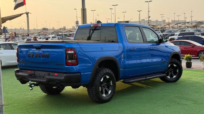 Подержанный RAM 1500 Quad Cab eTorque V, 5.7 л, 2021 в Шардже от Badar Used Cars Синий цвет. GCC | AUTO.AE