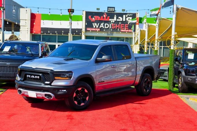 Подержанный RAM 1500 Quad Cab eTorque V, 5.7 л, 2021 в Шардже от Wadishee Used Cars Серебристый цвет.  | AUTO.AE | Объявление #254852