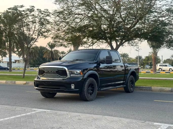 مستعملة RAM 1500 IV (DS/DJ), 5.7 l, 2016 في في الإمارات, الشارقة من AL SAYARA AL ANIQA، اللون أسود. المواصفات الأمريكية | AUTO.AE | إعلان #280206