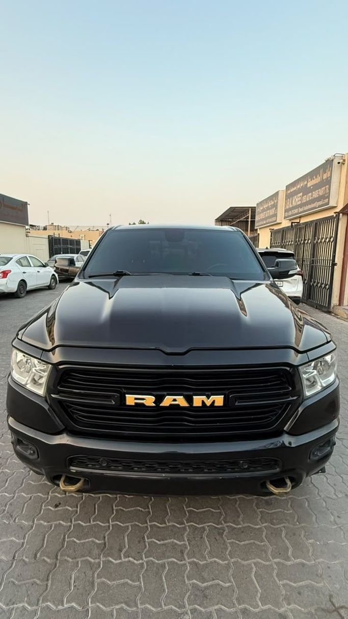 Подержанный ⁦RAM 1500 Crew Cab eTorque V (DT), 5.7 л, 2019⁩ в ОАЭ, Шарджа Черный цвет. Американская | AUTO.AE | Объявление #287769