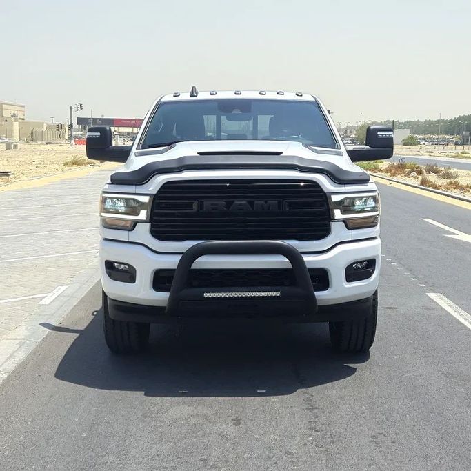 Подержанный RAM 2500 Laramie V (DT), 6.7 л, 2023 в Шардже от Golden Desert Used Car Белый цвет. Other | AUTO.AE