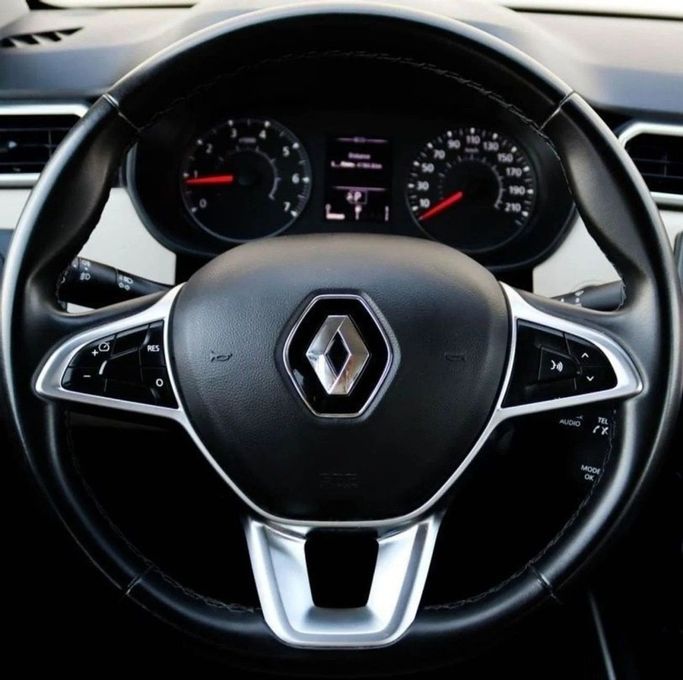 Подержанный Renault Duster II, 1.6 л, 2021 в Шардже от Al Sayed Khamis Used Auto Trading Красный цвет. GCC | AUTO.AE