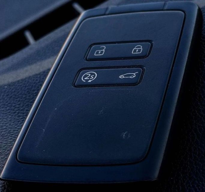 Подержанный Renault Duster II, 1.6 л, 2020 в Шардже от Al Sayed Khamis Used Auto Trading Синий цвет. GCC | AUTO.AE