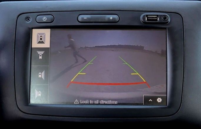 Подержанный Renault Duster II, 1.6 л, 2020 в Шардже от Al Sayed Khamis Used Auto Trading Синий цвет. GCC | AUTO.AE