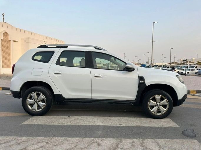 Used Renault Duster II, 2.0 l, 2020 in Sharjah by Laqtah Used Cars, White color. GCC Specs | AUTO.AE