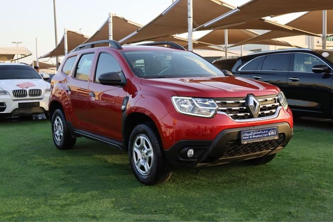 Подержанный Renault Duster II, 2.0 л, 2022 в Шардже от OMC Used Cars Красный цвет. GCC | AUTO.AE