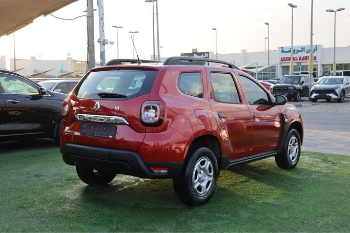 Подержанный Renault Duster II, 2.0 л, 2022 в Шардже от OMC Used Cars Красный цвет. GCC | AUTO.AE