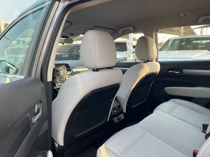 Подержанный Renault Koleos II Рестайлинг, 2.5 л, 2022 в Шардже от Al Aram Cars Серый цвет. GCC | AUTO.AE