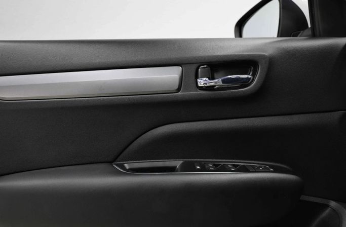 Подержанный Renault Koleos II Рестайлинг, 2.5 л, 2023 в Шардже от Al Qassem Cars Trading Белый цвет. GCC | AUTO.AE