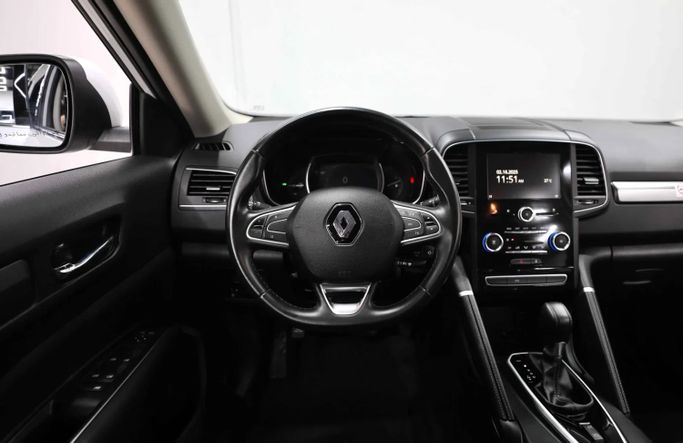 Подержанный Renault Koleos II Рестайлинг, 2.5 л, 2023 в Шардже от Al Qassem Cars Trading Белый цвет. GCC | AUTO.AE