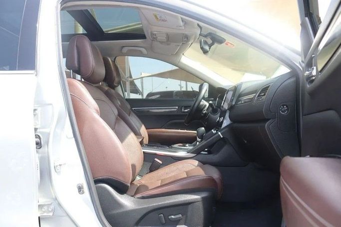 Подержанный Renault Koleos II Рестайлинг, 2.5 л, 2020 в Шардже от Al Sayed Khamis Used Cars Серебристый цвет. GCC | AUTO.AE