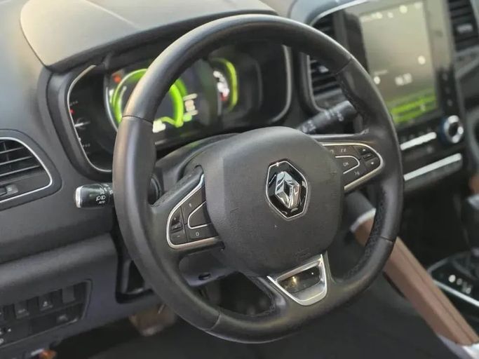 Подержанный Renault Koleos II Рестайлинг, 2.5 л, 2023 в Шардже от Al Sayed Ezzat Khamis Белый цвет. Other | AUTO.AE