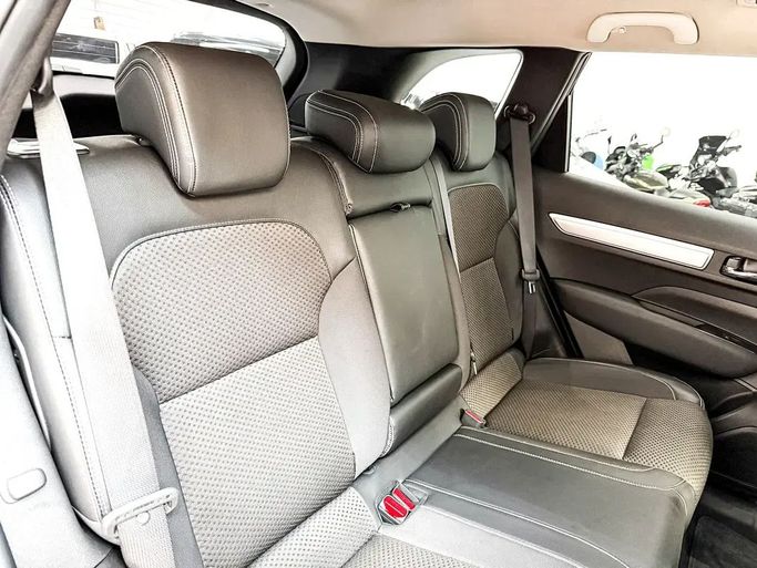 Подержанный Renault Koleos II Рестайлинг, 2.5 л, 2023 в Шардже от Ryno Cars Бордовый цвет. GCC | AUTO.AE