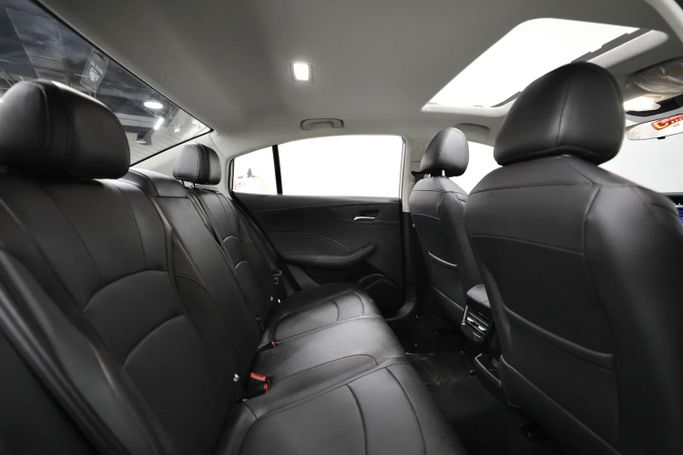 Новый Roewe i5 I Рестайлинг 2, 1.5 л, 2024 в Шардже от Al Qassem Cars Trading Белый цвет. Китайская | AUTO.AE