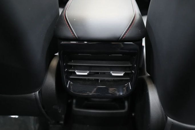 Новый Roewe i5 I Рестайлинг 2, 1.5 л, 2024 в Шардже от Al Qassem Cars Trading Белый цвет. Китайская | AUTO.AE